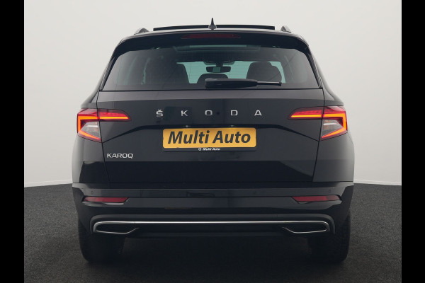 Škoda Karoq 1.5 TSI ACT Sportline 150pk DSG Dealer O.H | Trekhaak Afn. | Panodak | RS Sportstoelen Verwarmd | Adaptive Cruise | Sfeerverlichting | Camera | Apple Carplay | Keyless | Navigatie | DAB | 19" L.M |