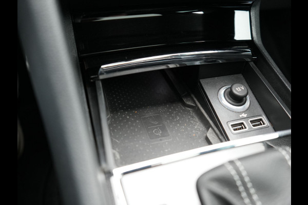 Škoda Karoq 1.5 TSI ACT Sportline 150pk DSG Dealer O.H | Trekhaak Afn. | Panodak | RS Sportstoelen Verwarmd | Adaptive Cruise | Sfeerverlichting | Camera | Apple Carplay | Keyless | Navigatie | DAB | 19" L.M |