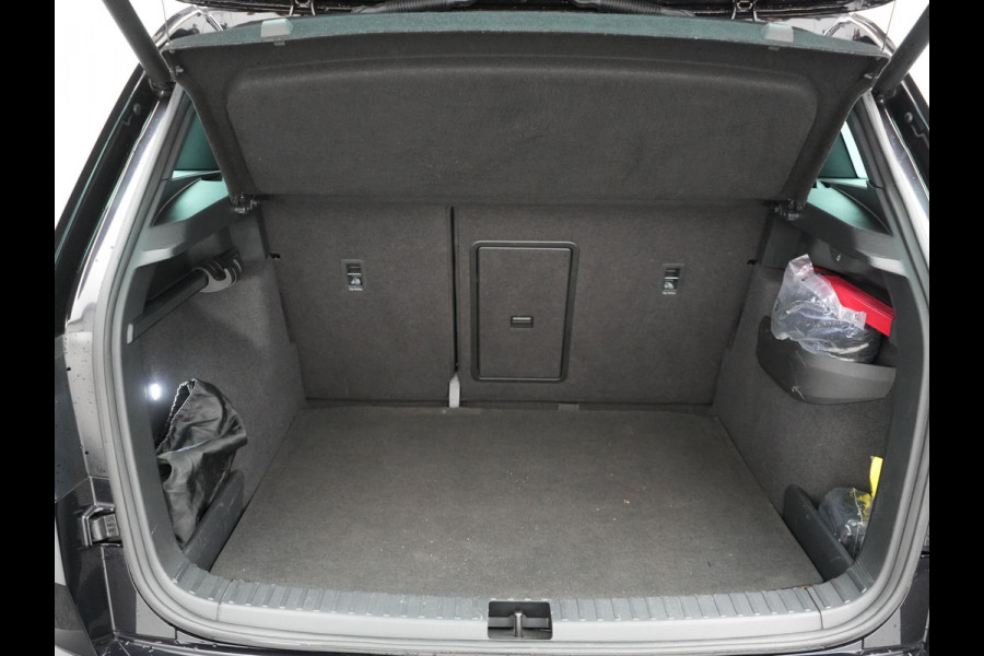 Škoda Karoq 1.5 TSI ACT Sportline 150pk DSG Dealer O.H | Trekhaak Afn. | Panodak | RS Sportstoelen Verwarmd | Adaptive Cruise | Sfeerverlichting | Camera | Apple Carplay | Keyless | Navigatie | DAB | 19" L.M |