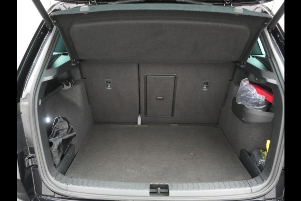 Škoda Karoq 1.5 TSI ACT Sportline 150pk DSG Dealer O.H | Trekhaak Afn. | Panodak | RS Sportstoelen Verwarmd | Adaptive Cruise | Sfeerverlichting | Camera | Apple Carplay | Keyless | Navigatie | DAB | 19" L.M |