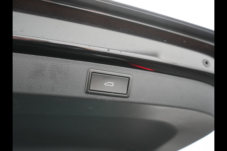 Škoda Karoq 1.5 TSI ACT Sportline 150pk DSG Dealer O.H | Trekhaak Afn. | Panodak | RS Sportstoelen Verwarmd | Adaptive Cruise | Sfeerverlichting | Camera | Apple Carplay | Keyless | Navigatie | DAB | 19" L.M |