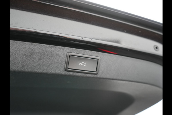 Škoda Karoq 1.5 TSI ACT Sportline 150pk DSG Dealer O.H | Trekhaak Afn. | Panodak | RS Sportstoelen Verwarmd | Adaptive Cruise | Sfeerverlichting | Camera | Apple Carplay | Keyless | Navigatie | DAB | 19" L.M |