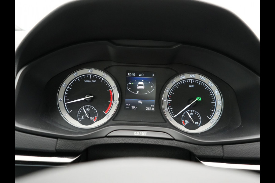 Škoda Karoq 1.5 TSI ACT Sportline 150pk DSG Dealer O.H | Trekhaak Afn. | Panodak | RS Sportstoelen Verwarmd | Adaptive Cruise | Sfeerverlichting | Camera | Apple Carplay | Keyless | Navigatie | DAB | 19" L.M |