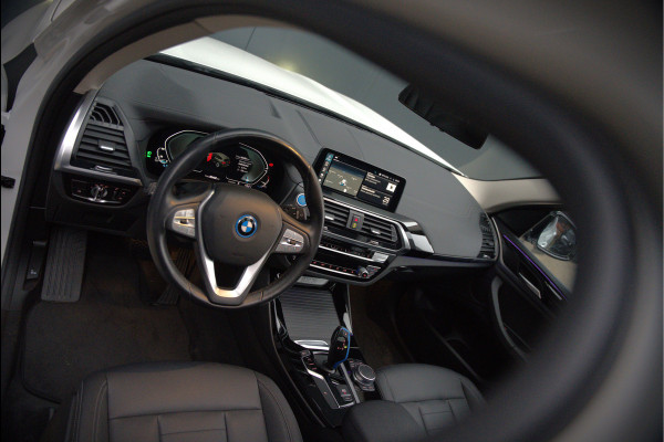 BMW iX3 Executive 80 kWh | Panoramadak | Keyless | Stoelverwarming | Camera | Adaptief Onderstel | Adaptive LED | Elektrische Stoelen | Apple Carplay | Navigatie | Ambiance Verlichting
