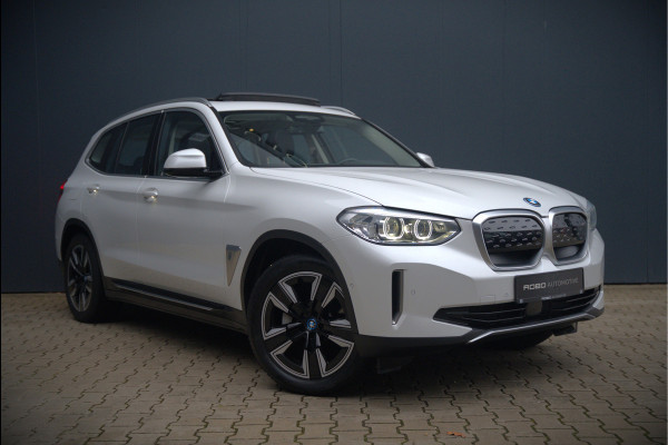 BMW iX3 Executive 80 kWh | Panoramadak | Keyless | Stoelverwarming | Camera | Adaptief Onderstel | Adaptive LED | Elektrische Stoelen | Apple Carplay | Navigatie | Ambiance Verlichting