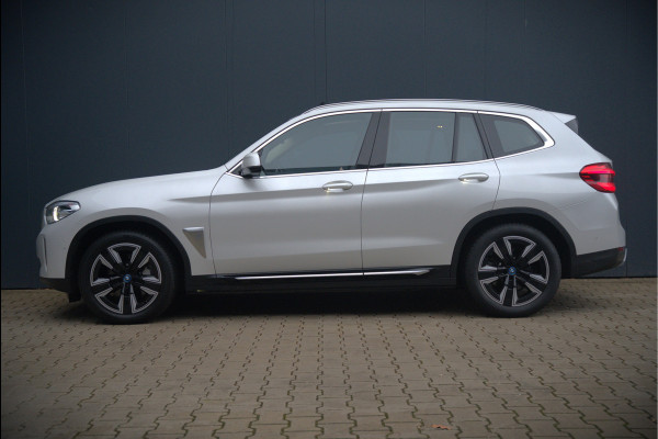 BMW iX3 Executive 80 kWh | Panoramadak | Keyless | Stoelverwarming | Camera | Adaptief Onderstel | Adaptive LED | Elektrische Stoelen | Apple Carplay | Navigatie | Ambiance Verlichting