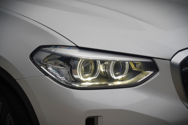 BMW iX3 Executive 80 kWh | Panoramadak | Keyless | Stoelverwarming | Camera | Adaptief Onderstel | Adaptive LED | Elektrische Stoelen | Apple Carplay | Navigatie | Ambiance Verlichting