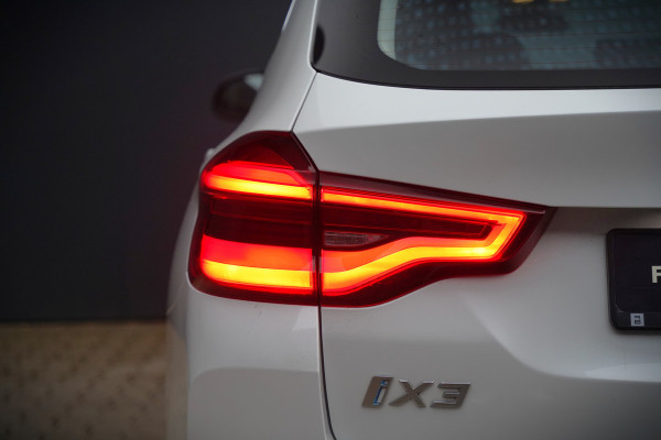 BMW iX3 Executive 80 kWh | Panoramadak | Keyless | Stoelverwarming | Camera | Adaptief Onderstel | Adaptive LED | Elektrische Stoelen | Apple Carplay | Navigatie | Ambiance Verlichting