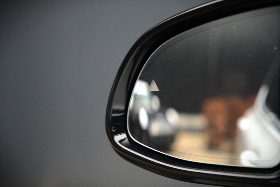 BMW iX3 Executive 80 kWh | Panoramadak | Keyless | Stoelverwarming | Camera | Adaptief Onderstel | Adaptive LED | Elektrische Stoelen | Apple Carplay | Navigatie | Ambiance Verlichting