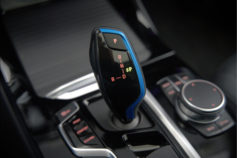 BMW iX3 Executive 80 kWh | Panoramadak | Keyless | Stoelverwarming | Camera | Adaptief Onderstel | Adaptive LED | Elektrische Stoelen | Apple Carplay | Navigatie | Ambiance Verlichting