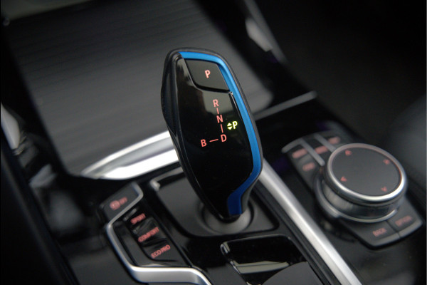 BMW iX3 Executive 80 kWh | Panoramadak | Keyless | Stoelverwarming | Camera | Adaptief Onderstel | Adaptive LED | Elektrische Stoelen | Apple Carplay | Navigatie | Ambiance Verlichting
