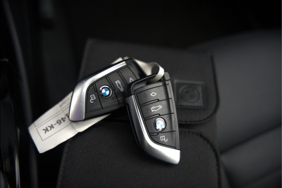 BMW iX3 Executive 80 kWh | Panoramadak | Keyless | Stoelverwarming | Camera | Adaptief Onderstel | Adaptive LED | Elektrische Stoelen | Apple Carplay | Navigatie | Ambiance Verlichting