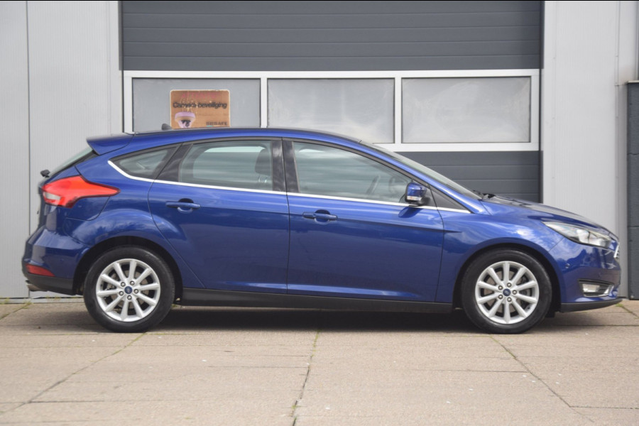 Ford Focus 1.5 Titanium CAMERA/APPLE CARPLAY/VERWARMDE VOORRUIT