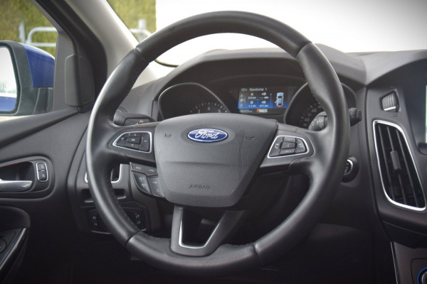 Ford Focus 1.5 Titanium CAMERA/APPLE CARPLAY/VERWARMDE VOORRUIT