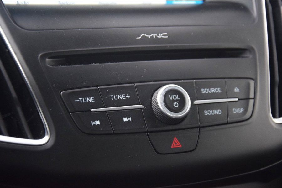 Ford Focus 1.5 Titanium CAMERA/APPLE CARPLAY/VERWARMDE VOORRUIT