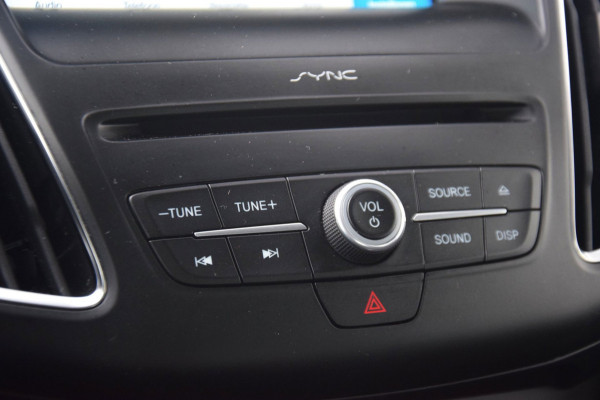 Ford Focus 1.5 Titanium CAMERA/APPLE CARPLAY/VERWARMDE VOORRUIT