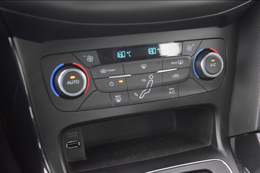 Ford Focus 1.5 Titanium CAMERA/APPLE CARPLAY/VERWARMDE VOORRUIT