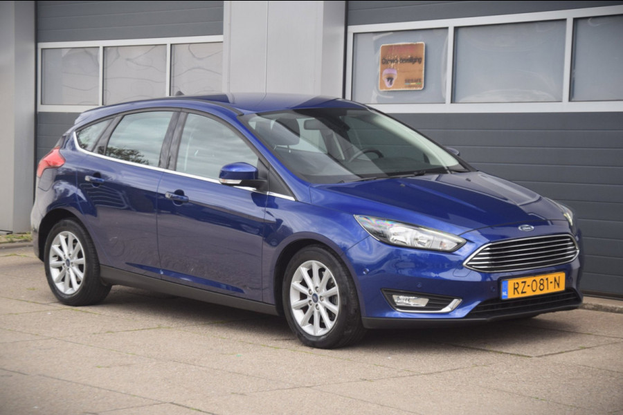 Ford Focus 1.5 Titanium CAMERA/APPLE CARPLAY/VERWARMDE VOORRUIT