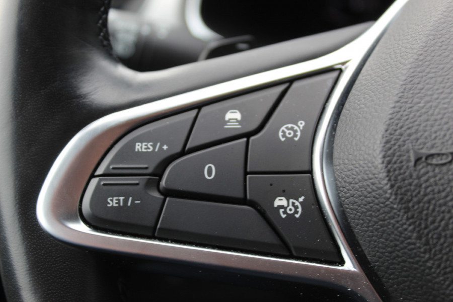 Renault Captur 1.3 TCe 140 Initiale Paris , 1500kg Trekgewicht Climate control , Bluetooth , Navigtie , Camera Cruise control , Parkeersensoren