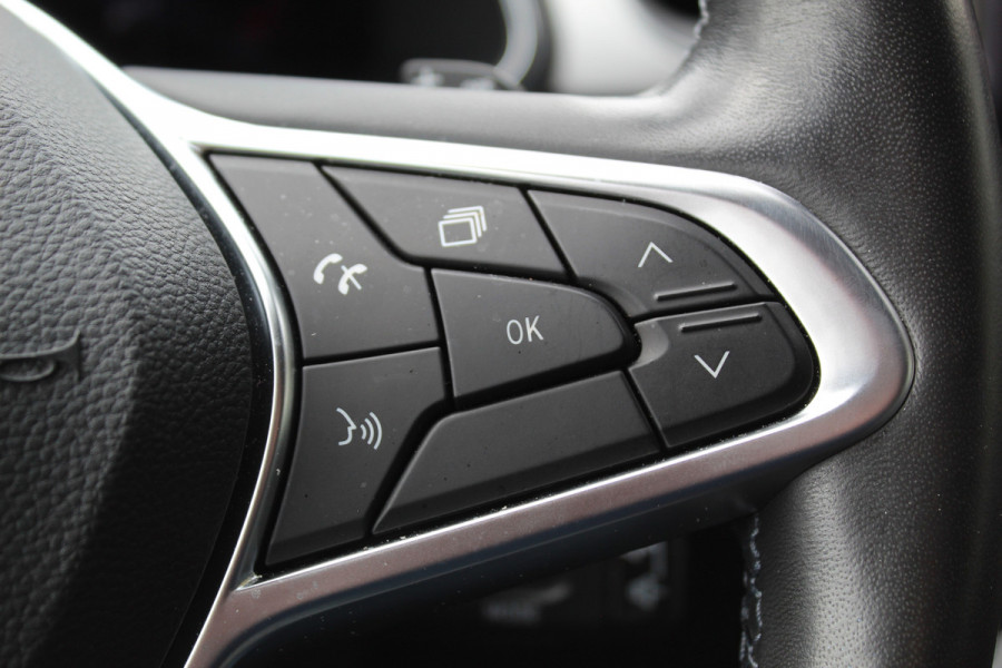 Renault Captur 1.3 TCe 140 Initiale Paris , 1500kg Trekgewicht Climate control , Bluetooth , Navigtie , Camera Cruise control , Parkeersensoren