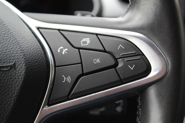 Renault Captur 1.3 TCe 140 Initiale Paris , 1500kg Trekgewicht Climate control , Bluetooth , Navigtie , Camera Cruise control , Parkeersensoren