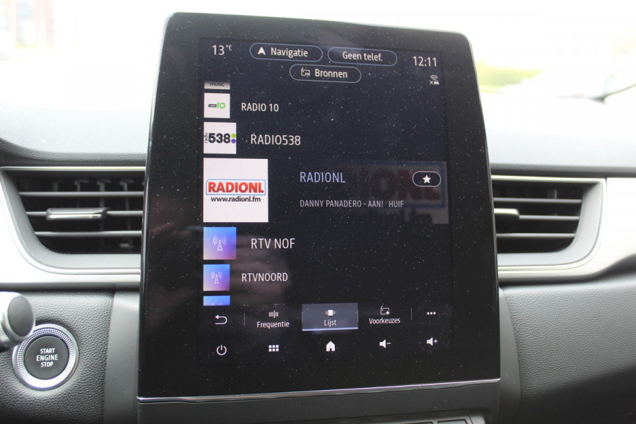 Renault Captur 1.3 TCe 140 Initiale Paris , 1500kg Trekgewicht Climate control , Bluetooth , Navigtie , Camera Cruise control , Parkeersensoren