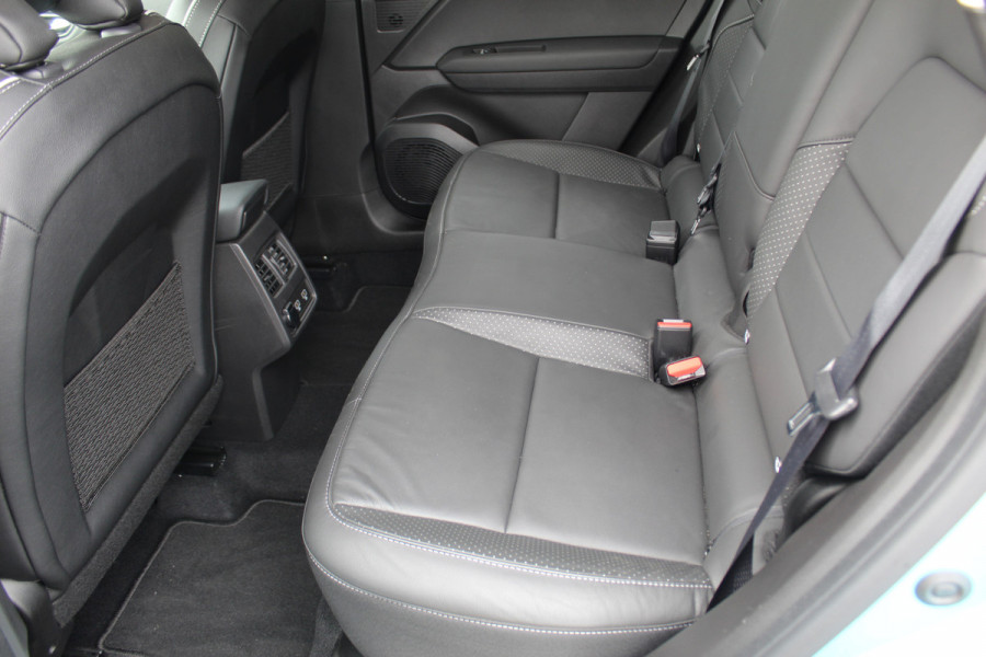 Renault Captur 1.3 TCe 140 Initiale Paris , 1500kg Trekgewicht Climate control , Bluetooth , Navigtie , Camera Cruise control , Parkeersensoren