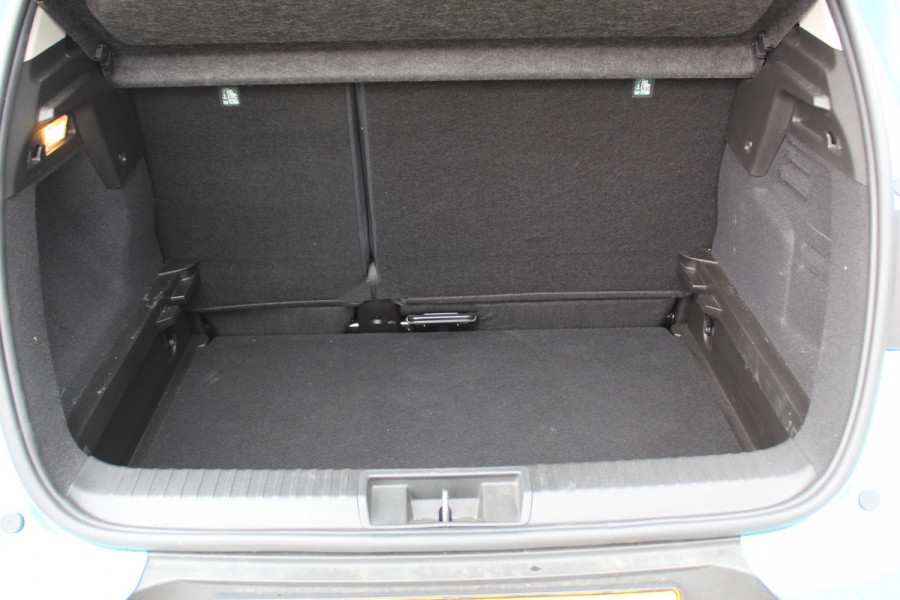 Renault Captur 1.3 TCe 140 Initiale Paris , 1500kg Trekgewicht Climate control , Bluetooth , Navigtie , Camera Cruise control , Parkeersensoren