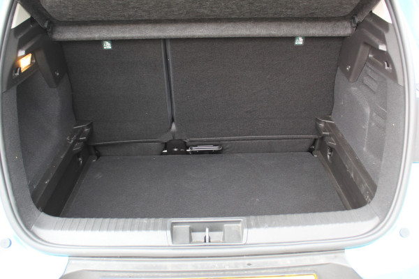 Renault Captur 1.3 TCe 140 Initiale Paris , 1500kg Trekgewicht Climate control , Bluetooth , Navigtie , Camera Cruise control , Parkeersensoren