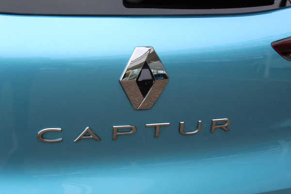 Renault Captur 1.3 TCe 140 Initiale Paris , 1500kg Trekgewicht Climate control , Bluetooth , Navigtie , Camera Cruise control , Parkeersensoren