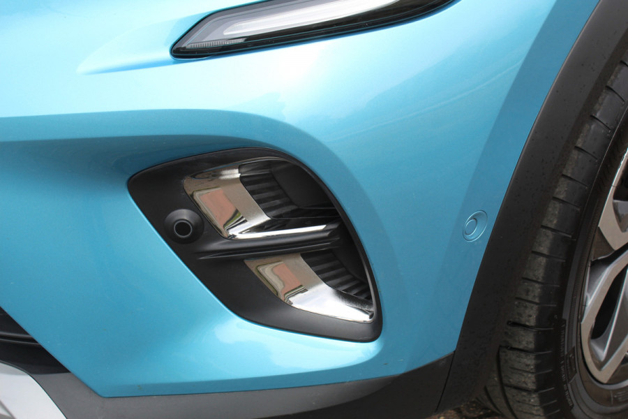 Renault Captur 1.3 TCe 140 Initiale Paris , 1500kg Trekgewicht Climate control , Bluetooth , Navigtie , Camera Cruise control , Parkeersensoren