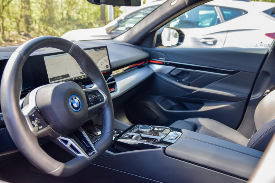 BMW 5 Serie 530e M Sport Edition | Panorama | H&K | Matrix/Led