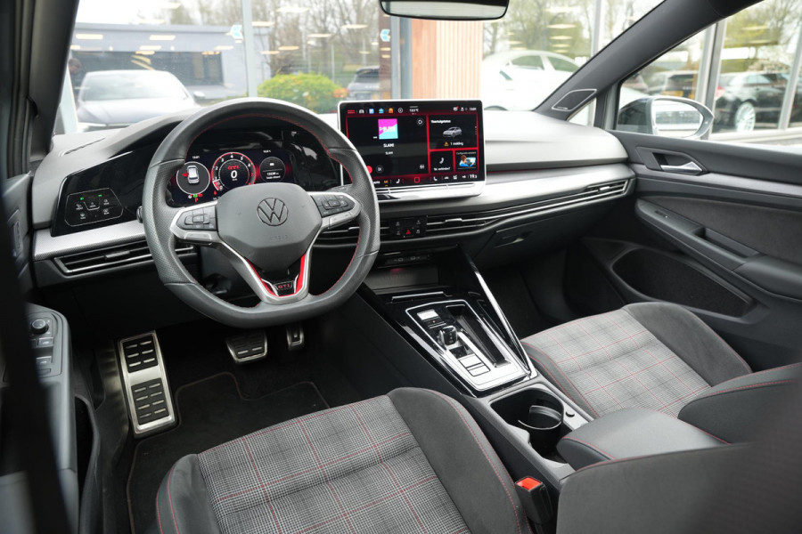 Volkswagen Golf 2.0 TSI GTI Facelift IQ LED Sfeerverlichting Harman/Kardon Carplay Stuurverw. 19"LM