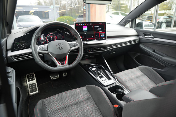 Volkswagen Golf 2.0 TSI GTI Facelift IQ LED Sfeerverlichting Harman/Kardon Carplay Stuurverw. 19"LM