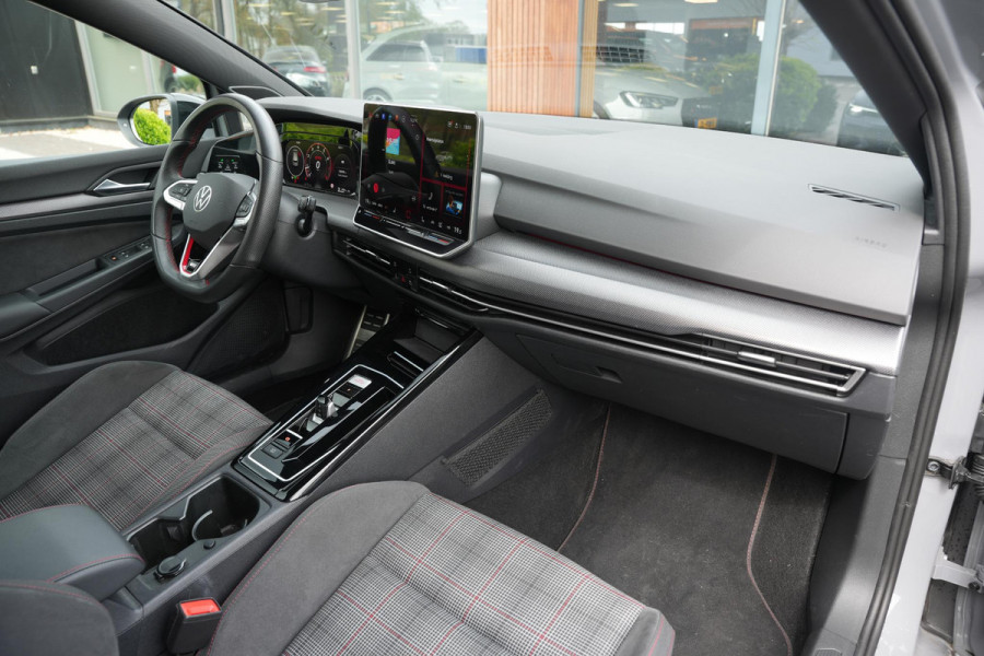 Volkswagen Golf 2.0 TSI GTI Facelift IQ LED Sfeerverlichting Harman/Kardon Carplay Stuurverw. 19"LM