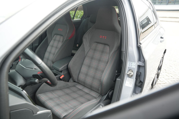 Volkswagen Golf 2.0 TSI GTI Facelift IQ LED Sfeerverlichting Harman/Kardon Carplay Stuurverw. 19"LM