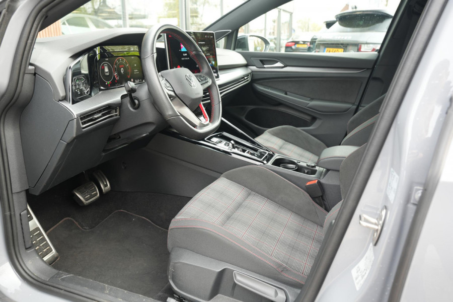 Volkswagen Golf 2.0 TSI GTI Facelift IQ LED Sfeerverlichting Harman/Kardon Carplay Stuurverw. 19"LM