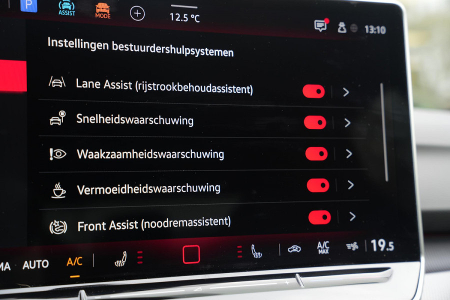 Volkswagen Golf 2.0 TSI GTI Facelift IQ LED Sfeerverlichting Harman/Kardon Carplay Stuurverw. 19"LM