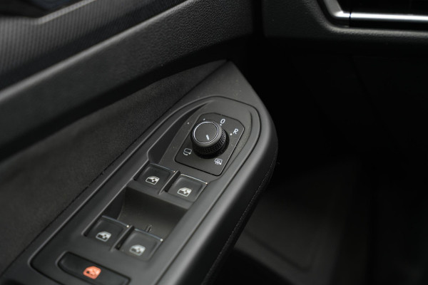 Volkswagen Golf 2.0 TSI GTI Facelift IQ LED Sfeerverlichting Harman/Kardon Carplay Stuurverw. 19"LM