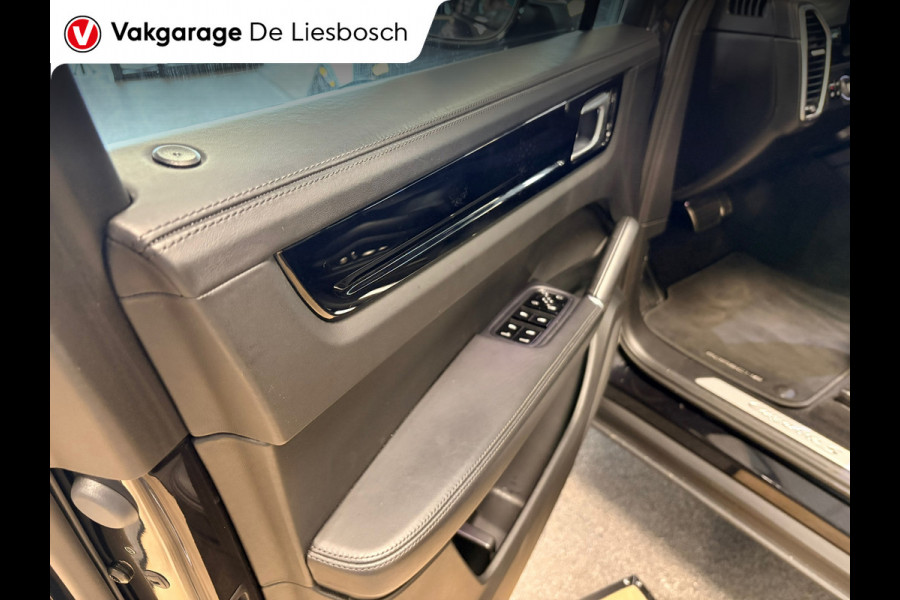 Porsche Cayenne 2.9 S / 444 pk / Pano / stoelen 14 voudig / Leder / Navigatie / Bose / camera / 22 inch
