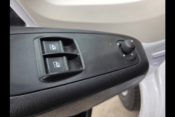 Peugeot Boxer 2.2 BlueHDi 140 PK Lowliner Laadklep / Oprijklep Lage instap Airco Cruisecontrol