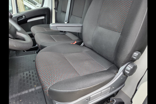 Peugeot Boxer 2.2 BlueHDi 140 PK Lowliner Laadklep / Oprijklep Lage instap Airco Cruisecontrol