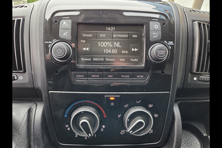 Peugeot Boxer 2.2 BlueHDi 140 PK Lowliner Laadklep / Oprijklep Lage instap Airco Cruisecontrol