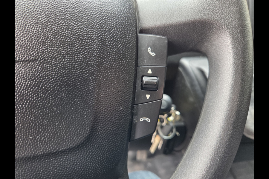 Peugeot Boxer 2.2 BlueHDi 140 PK Lowliner Laadklep / Oprijklep Lage instap Airco Cruisecontrol