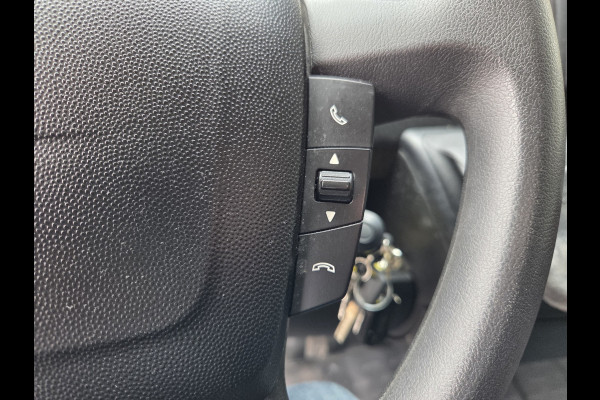 Peugeot Boxer 2.2 BlueHDi 140 PK Lowliner Laadklep / Oprijklep Lage instap Airco Cruisecontrol