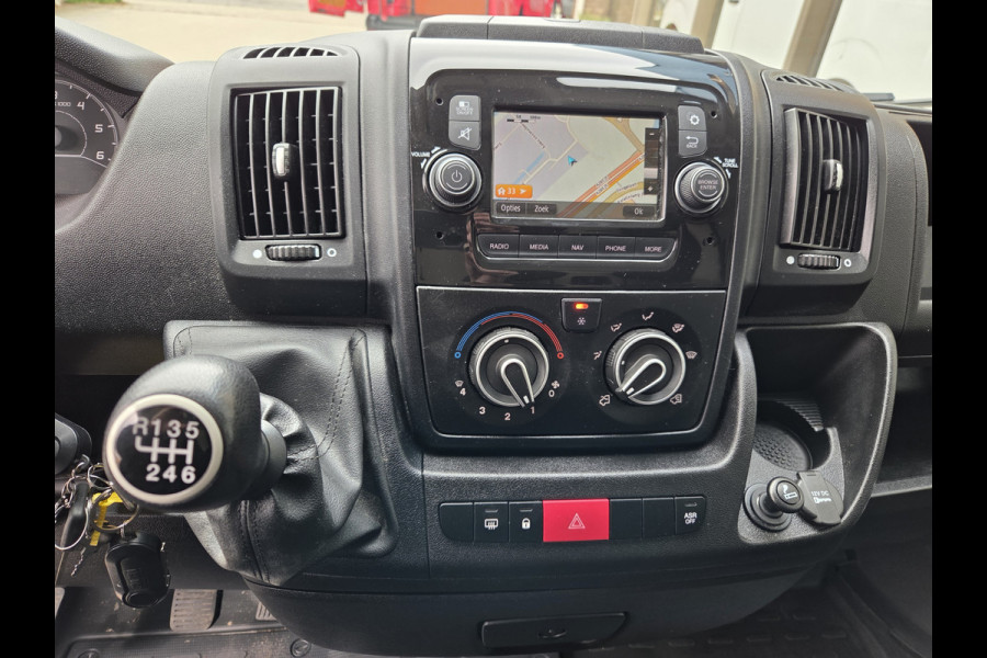 Peugeot Boxer 2.2 BlueHDi 140 PK Lowliner Laadklep / Oprijklep Lage instap Airco Cruisecontrol