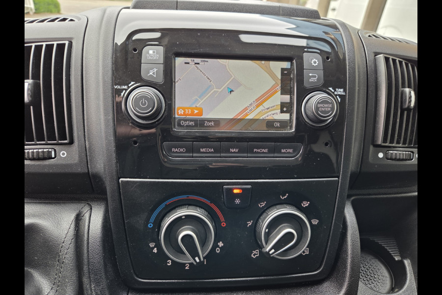 Peugeot Boxer 2.2 BlueHDi 140 PK Lowliner Laadklep / Oprijklep Lage instap Airco Cruisecontrol