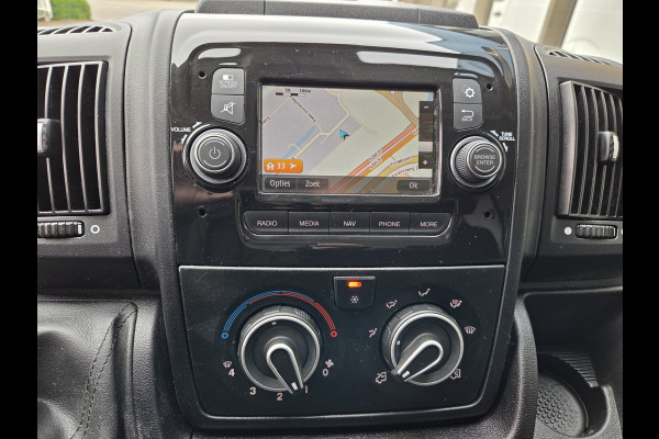 Peugeot Boxer 2.2 BlueHDi 140 PK Lowliner Laadklep / Oprijklep Lage instap Airco Cruisecontrol