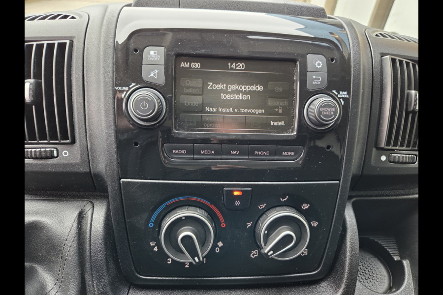 Peugeot Boxer 2.2 BlueHDi 140 PK Lowliner Laadklep / Oprijklep Lage instap Airco Cruisecontrol