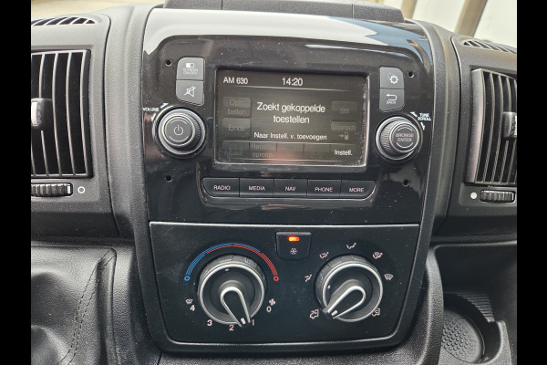 Peugeot Boxer 2.2 BlueHDi 140 PK Lowliner Laadklep / Oprijklep Lage instap Airco Cruisecontrol